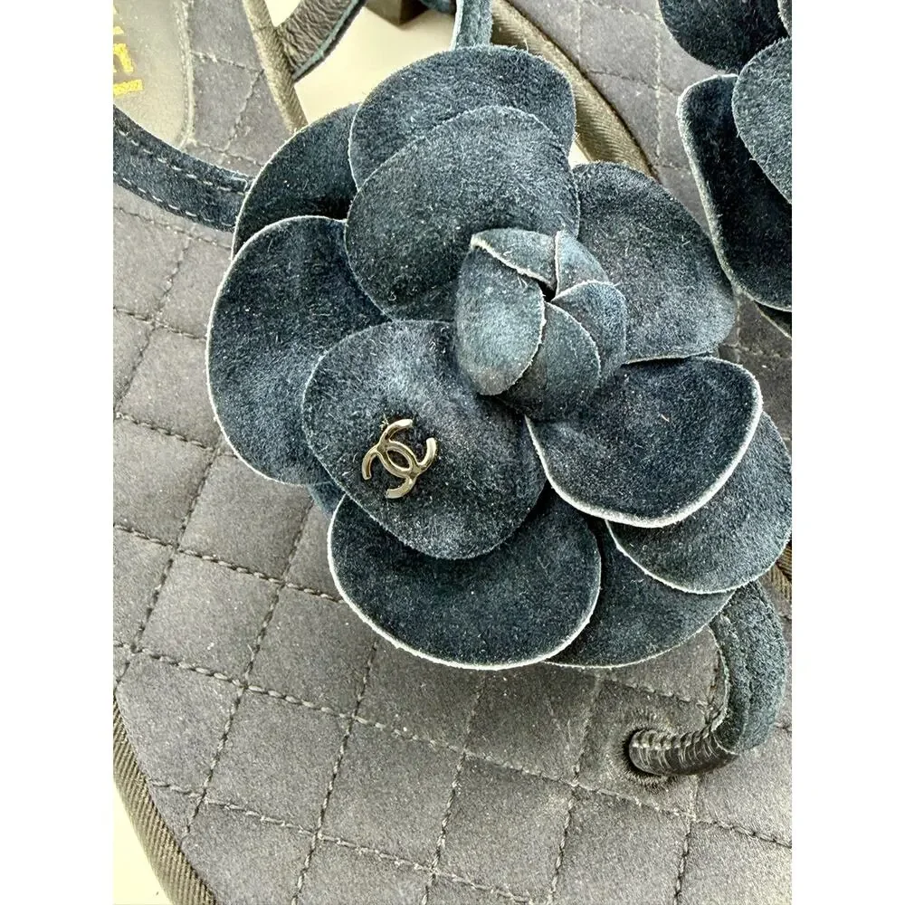 Chanel Interlocking CC Camillia Thong Sandals Navy Blue Suede Size 37C / 7 Wide